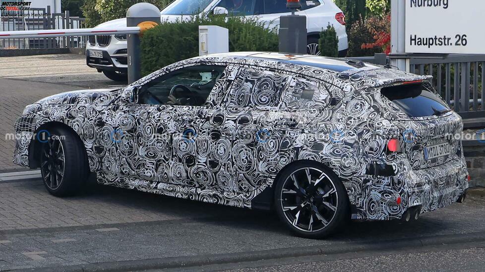 BMW 1er (2024) als M135i-Erlkönig