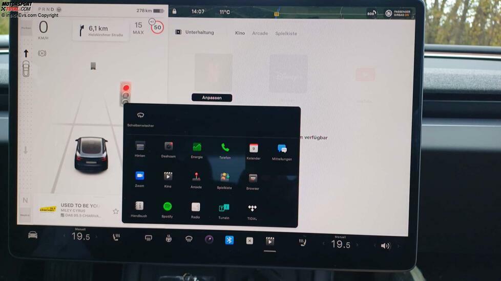 Tesla Model 3 Highland: Zur Unterhaltung während des Ladens gibt es zahlreiche Apps