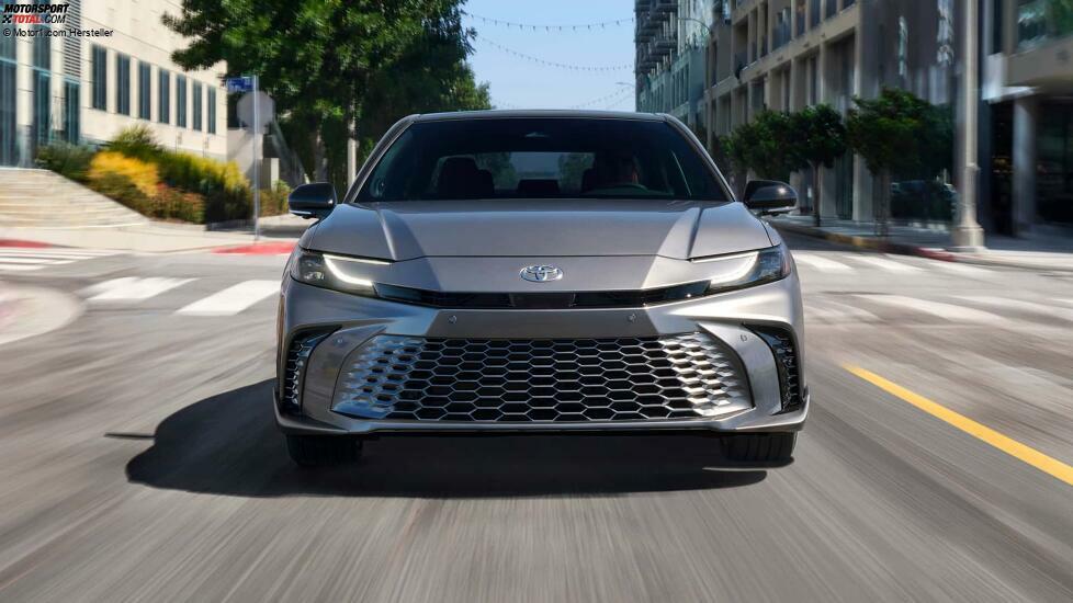 Toyota Camry (2024)