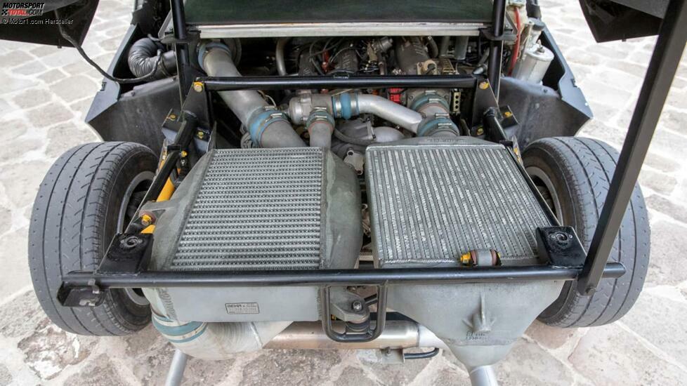 Der Motor und die Ladeluftkühler des Lancia Delta S4 Stradale