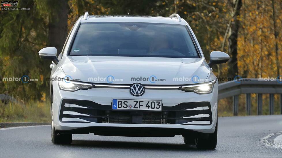 Facelift-Spionagefoto des Volkswagen Golf Variant 2024