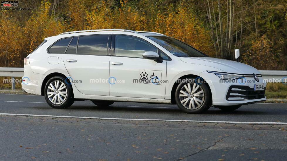 Facelift-Spionagefoto des Volkswagen Golf Variant 2024
