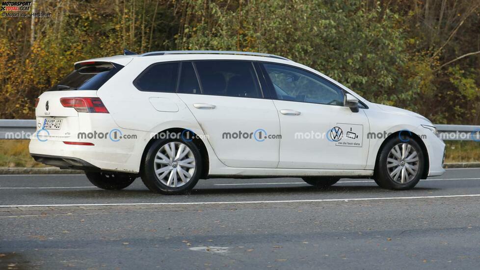 Facelift-Spionagefoto des Volkswagen Golf Variant 2024