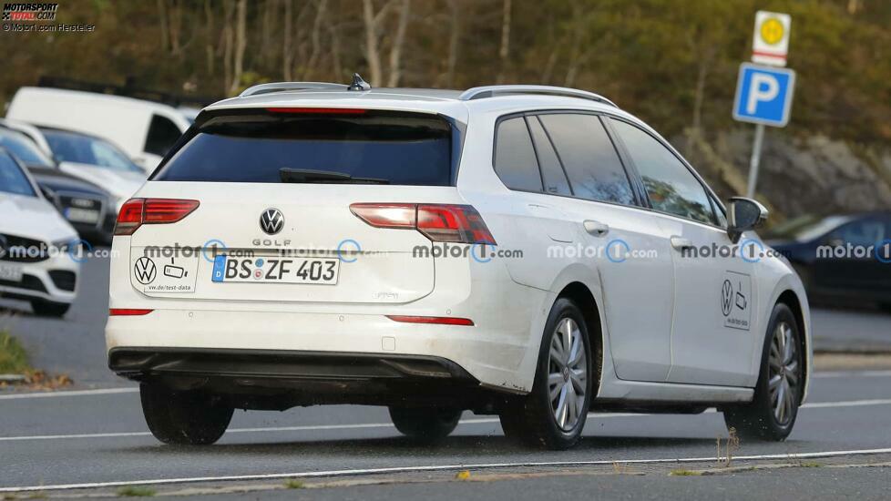 Facelift-Spionagefoto des Volkswagen Golf Variant 2024