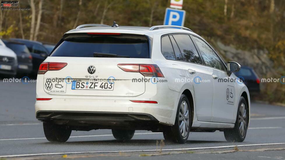 Facelift-Spionagefoto des Volkswagen Golf Variant 2024