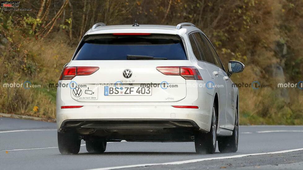 Facelift-Spionagefoto des Volkswagen Golf Variant 2024