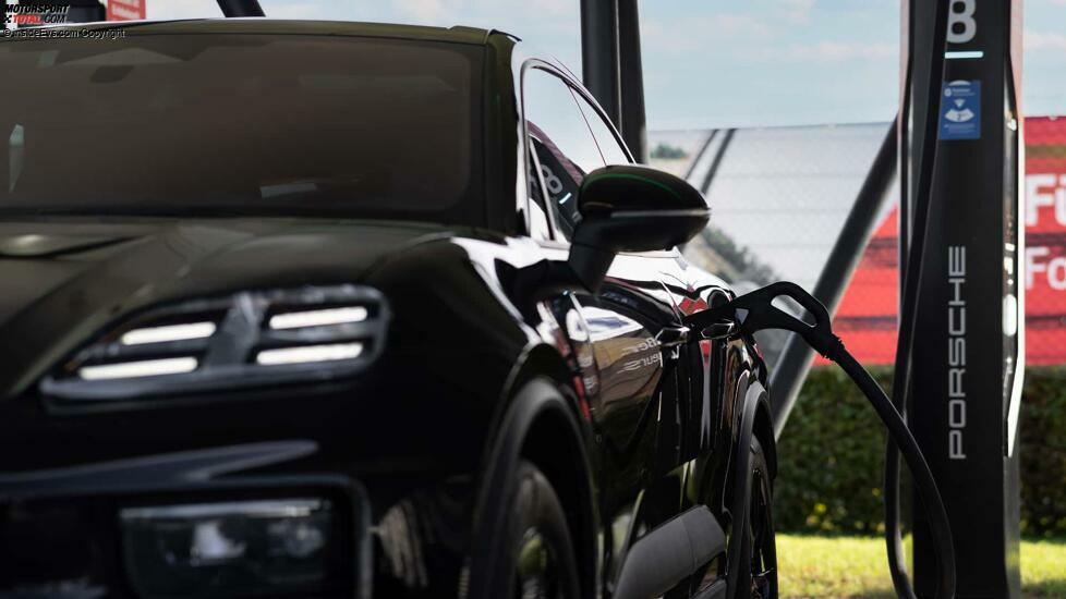Porsche Macan (2024) beim Aufladen