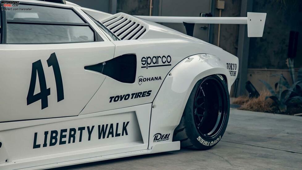 Breitkörper-Lamborghini Countach von Liberty Walk