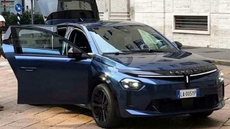 Lancia Ypsilon (2024) geleakte Fotos ohne jedwede Tarnung