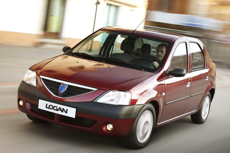 Mit sensationell günstigen Preisen betrat die Marke Dacia vor 20 Jahren die große internationale Bühne: Wir blicken zurück auf den ersten Logan