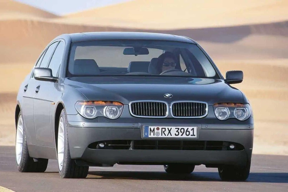 Dieser E65 hat fast 550.000 km auf dem Buckel und eine Vorliebe für Gelände ...