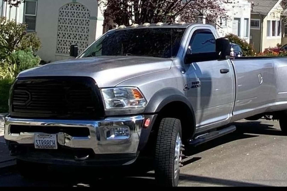 Für 20.000 Dollar können Sie in den USA einen gestreckten Ram 4500 mit Schaltgetriebe bekommen: Der Haken? Der Cummins-Diesel ist kaputt