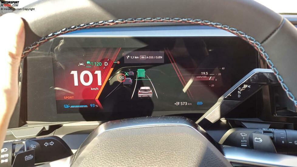 Renault Scenic E-Tech Electric: Instrumentendisplay bei aktivierter Tempolimit-Übernahme