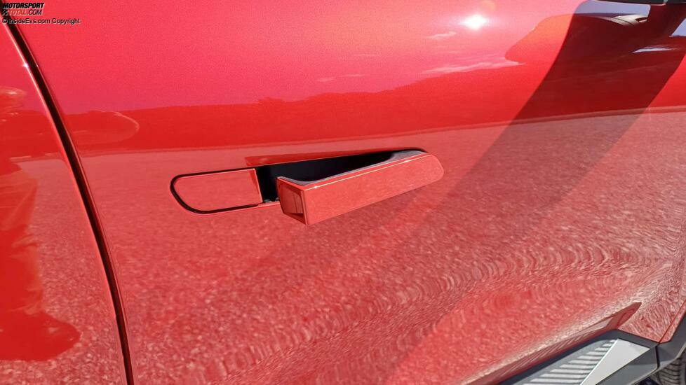 Renault Scenic E-Tech Electric: Die Türgriffe fahren automatisch aus, wenn man sich mit dem Schlüssel in der Tasche nähert. Dabei wird das Auto auch entriegelt