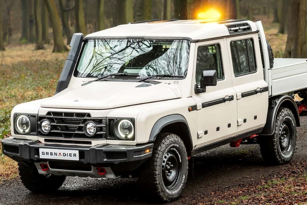 Der Pick-up mit Doppelkabine richtet sich an Fahrzeugumrüster und kommerzielle Karosseriebauer ...