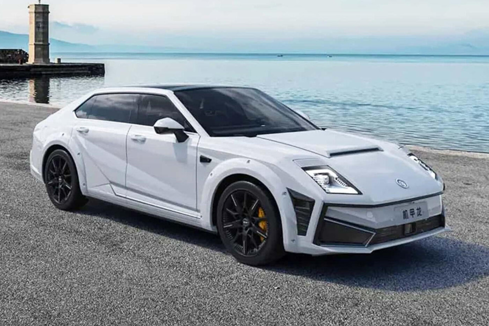 Was beim Mecha Dragon sofort auffällt, ist der starke Bezug zu Autos mit Verbrennungsmotoren, obwohl es sich um eine elektrische Limousine handelt