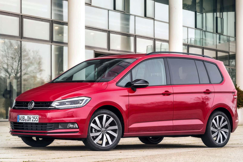 Vans sind in Deutschland tot? Nicht ganz. Tatsächlich ist der bewährte VW Touran immer noch als Neuwagen erhältlich - Alles zu Motoren und Preisen