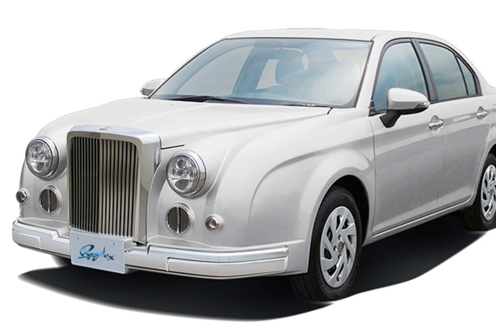 Der obskure Mitsuoka Ryugi basiert auf einem älteren Corolla und sieht aus wie eine britische Limousine von vor ewigen Zeiten