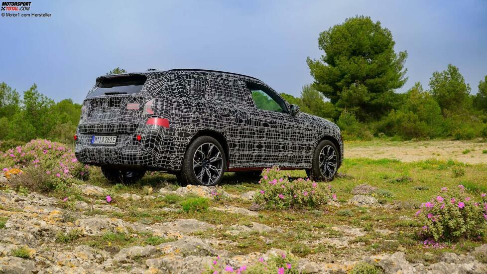 BMW X3 (2024) mit Tarnung