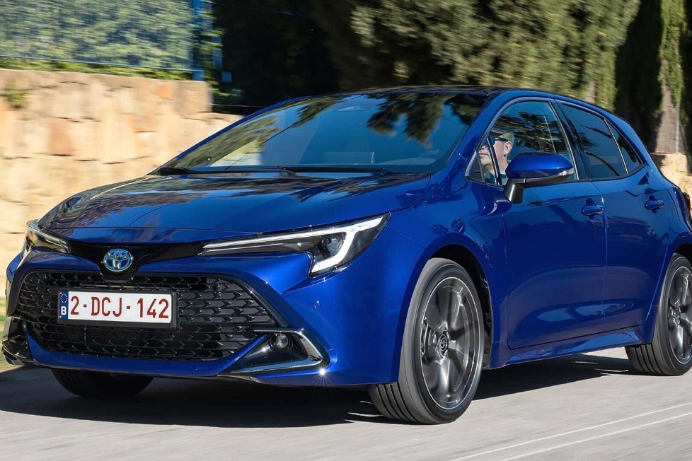 Mit innovativem Luftreinigungssystem und neuen Lacken geht der Corolla ins neue Modelljahr