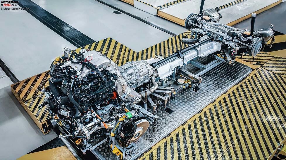 Bentley Ultra Performance Hybrid V8 (2024)
