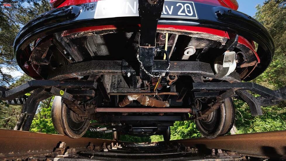 VW Ur-Bulli ohne Lenkrad fürs Gleis