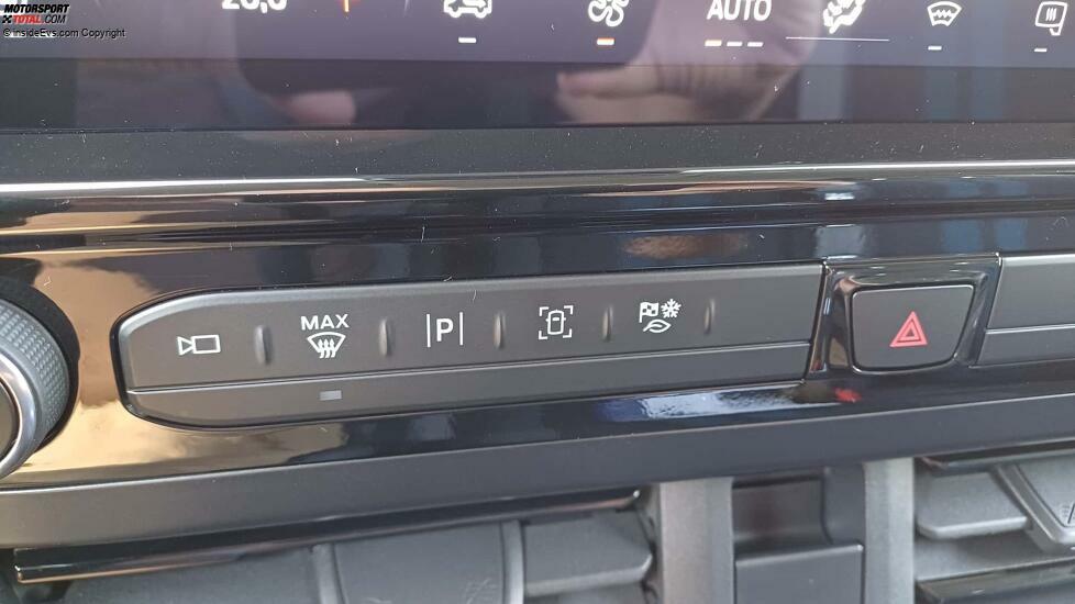 Ford E-Transit Custom (2024): Die Buttons unter dem Touchscreen sind etwas klein geraten. Die Taste ganz rechts bringt die Modus-Einstellungen aufs Display