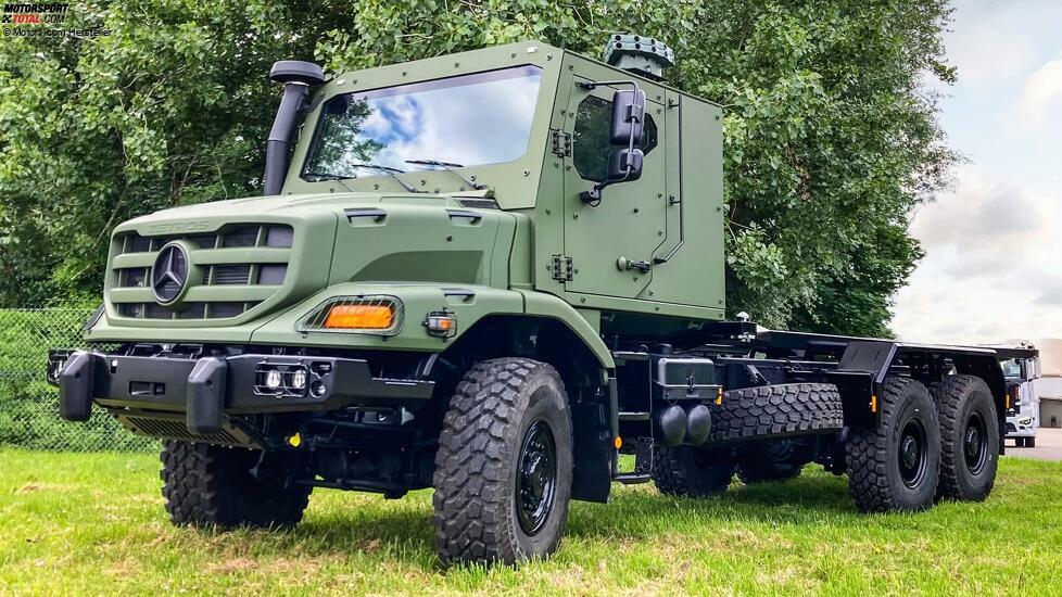 Mercedes-Benz Special Trucks Zetros 6x6 mit geschützter Fahrerkabine