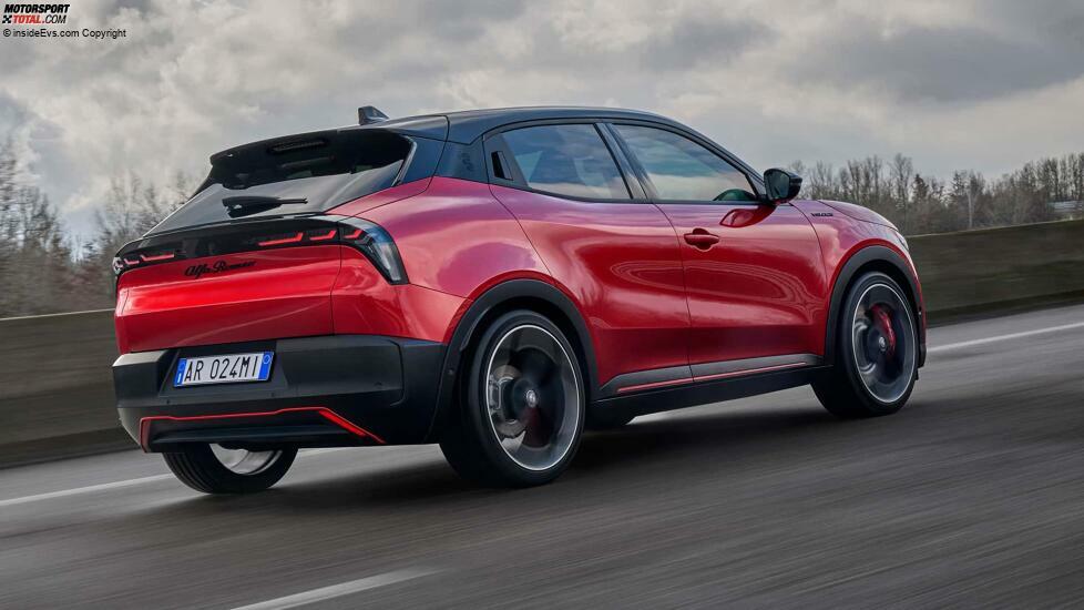 Alfa Romeo Junior Veloce (2024) auf der Rennstrecke