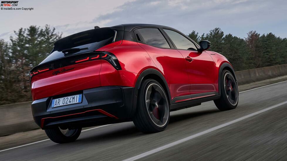 Alfa Romeo Junior Veloce (2024) auf der Rennstrecke