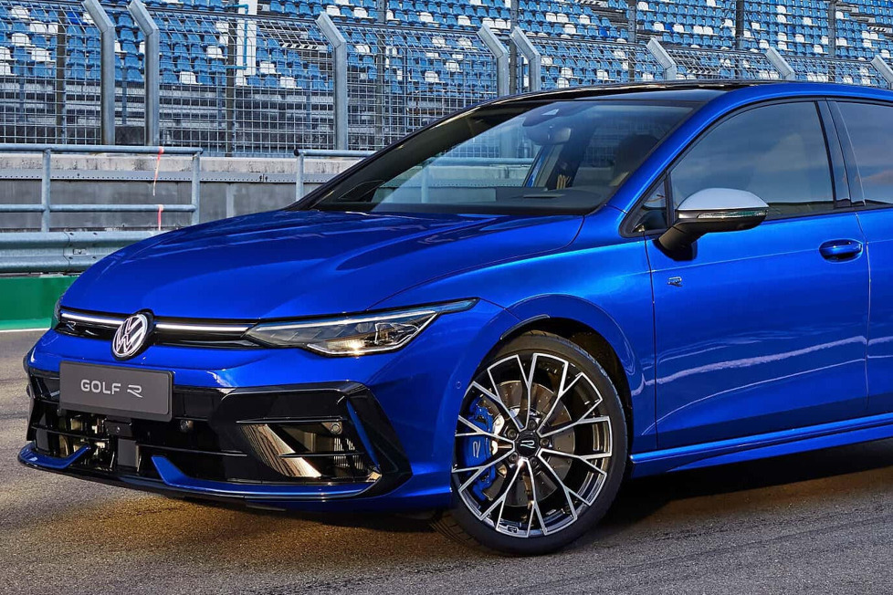 Volkswagen präsentiert den verbesserten Golf R als Limousine und Variant sowie das Sondermodell Black Line
