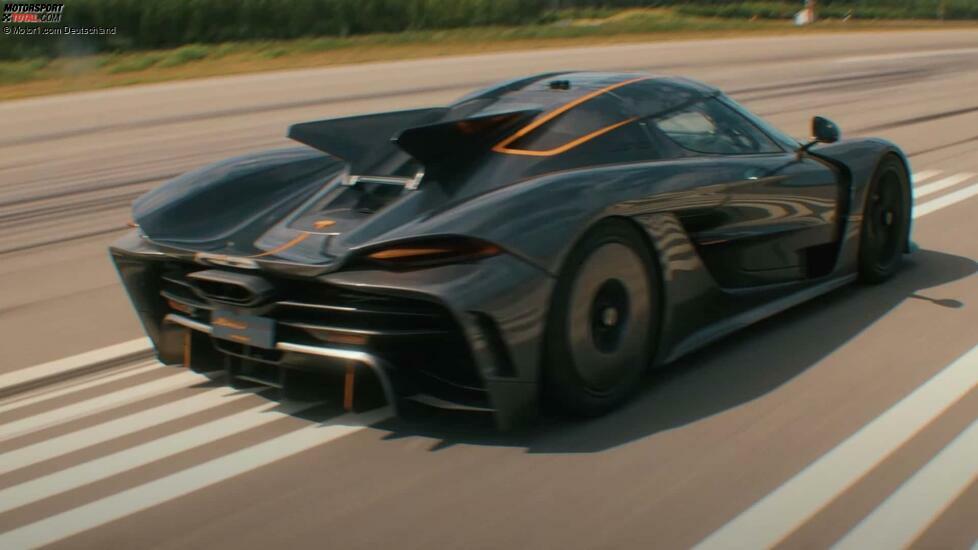 koenigsegg jesko on a runway breaking a record