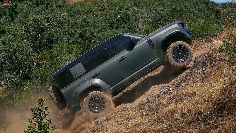 Land Rover Defender OCTA (2024)