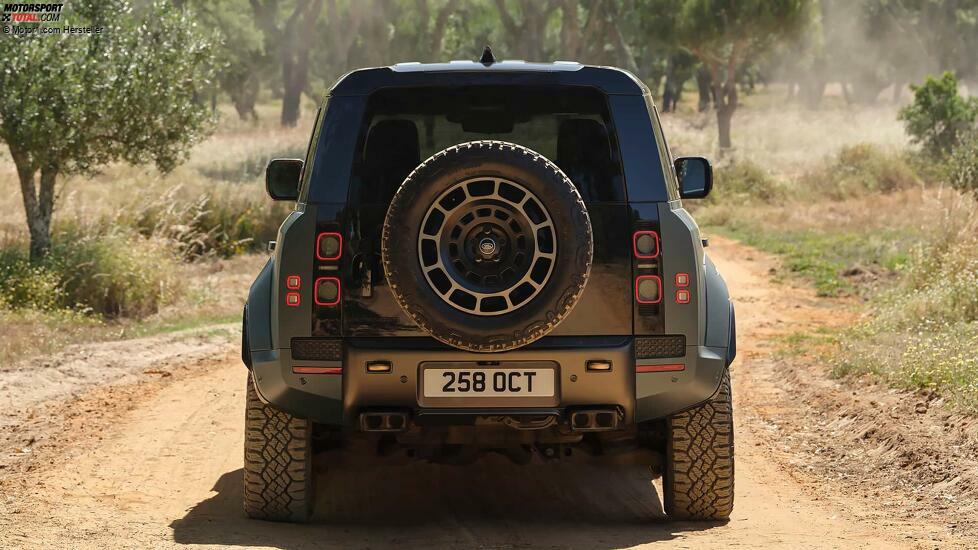 Land Rover Defender OCTA (2024)