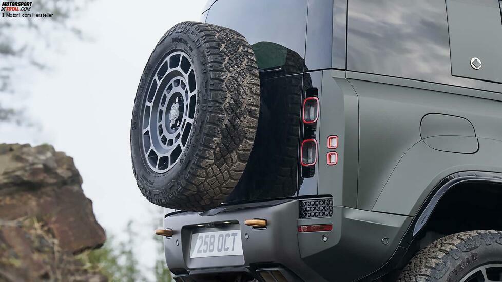 Land Rover Defender OCTA (2024)