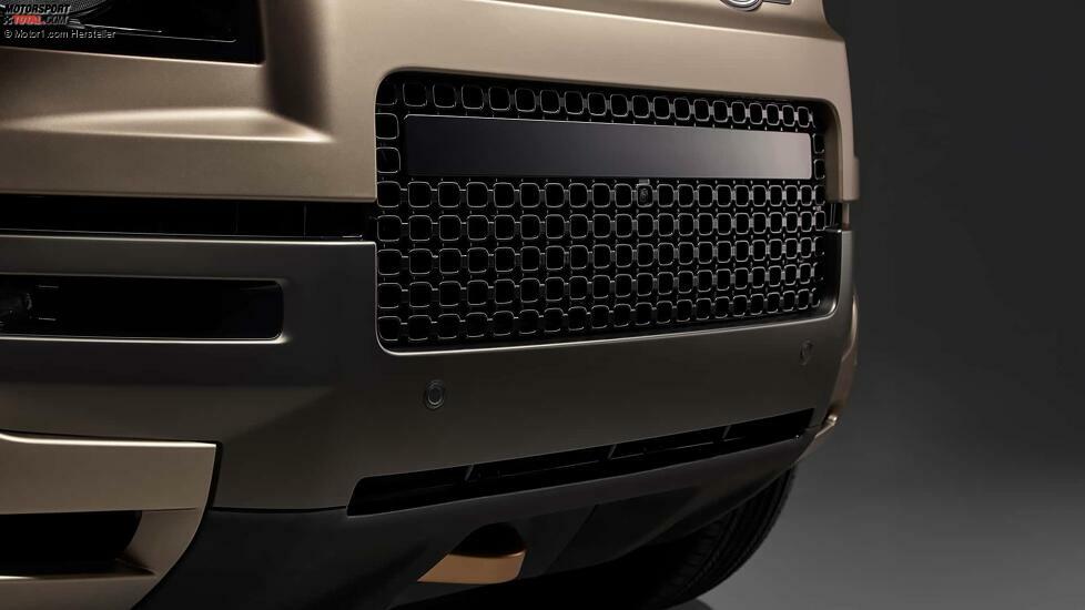 Land Rover Defender OCTA (2024)