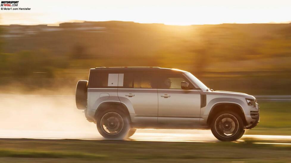 Land Rover Defender OCTA (2024)