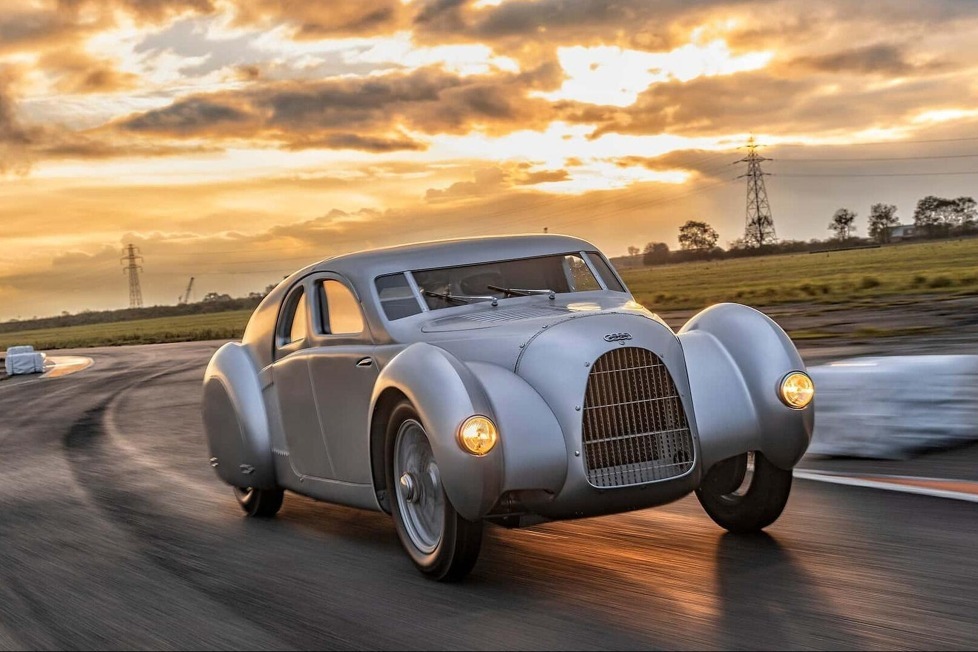 Der Nachbau des 1935 abgebrochenen Projekts startete beim Goodwood Festival of Speed