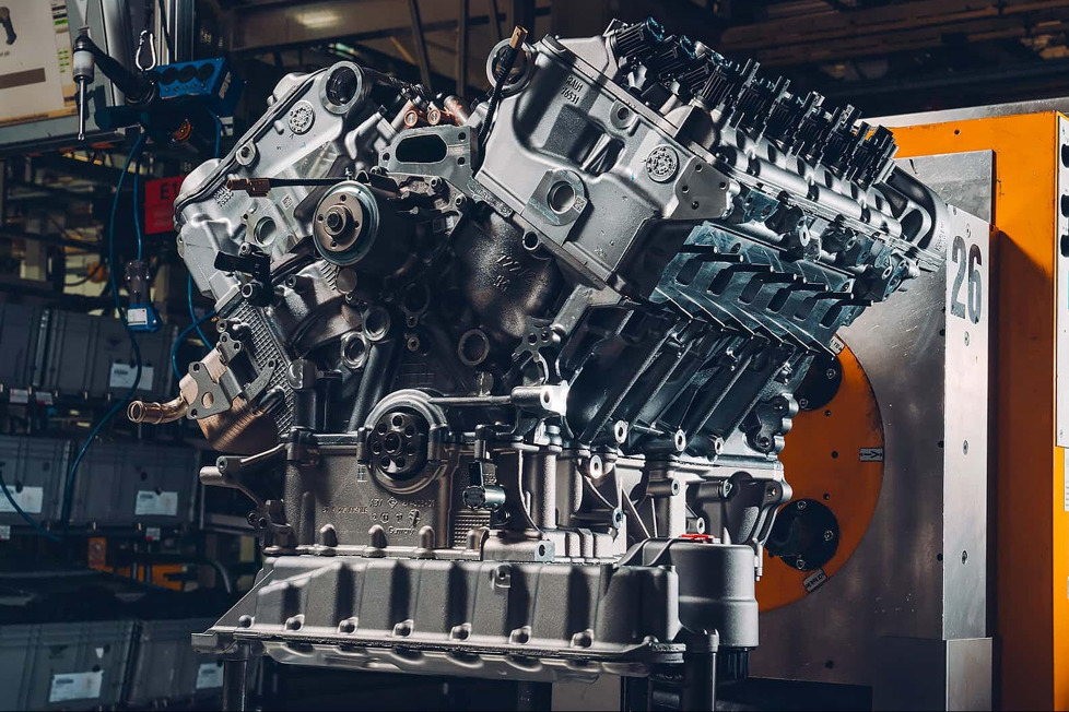 Der letzte Bentley W12-Motor wird in Crewe von Hand gebaut: Nach über 100.000 Einheiten geht der ikonische Antrieb in Rente