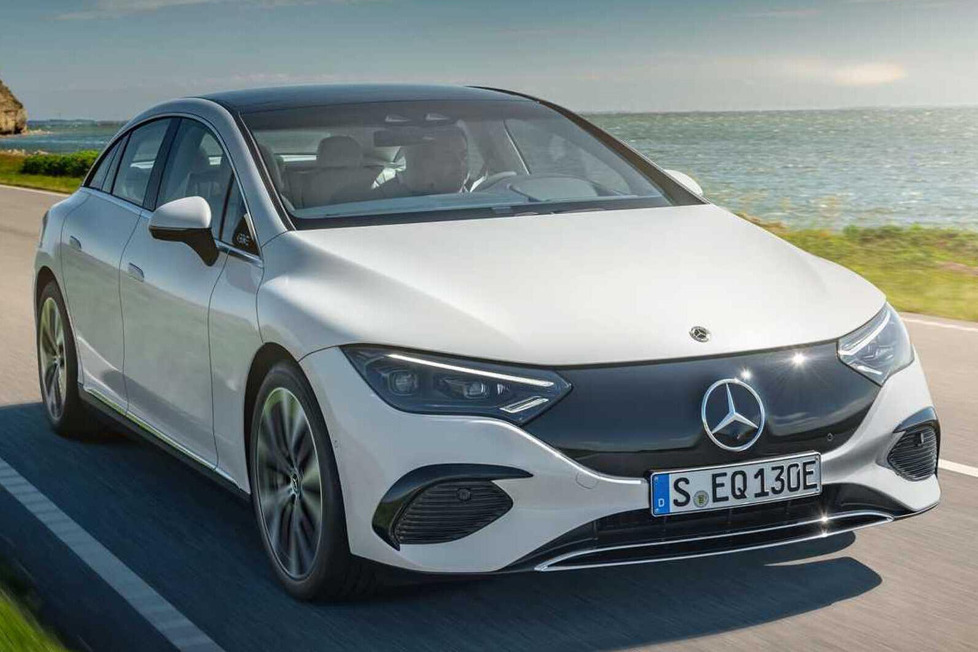 Heimlich still und leise hat Mercedes bei einer EQE-Version eine größere Batterie eingeführt - Wir haben's verschlafen, aber nun fiel es doch auf