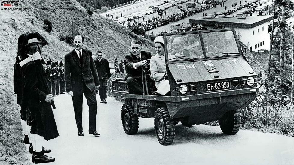 Königin Elizabeth II. an Bord eines Haflingers in Österreich (1969)