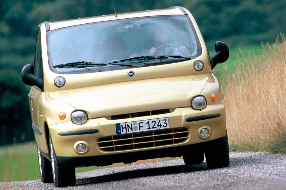 Oft wird er zum hässlichsten Auto aller Zeiten gewählt, dabei war sein Konzept durchaus clever - Wir erzählen die Geschichte des Fiat Multipla von 1999