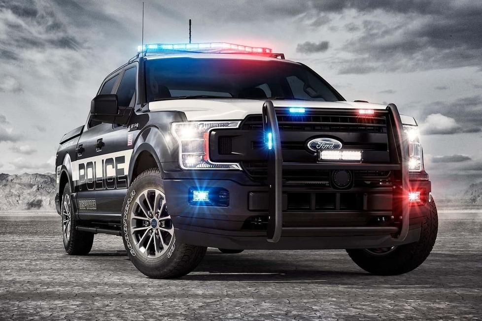 Der neue Ford Police Interceptor Utility 2025 kommt mit schärferen Sicherheitssystemen und drei verschiedenen Motoren
