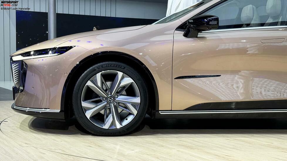 Mazda EZ-6, le foto dal Salone di Pechino 2024