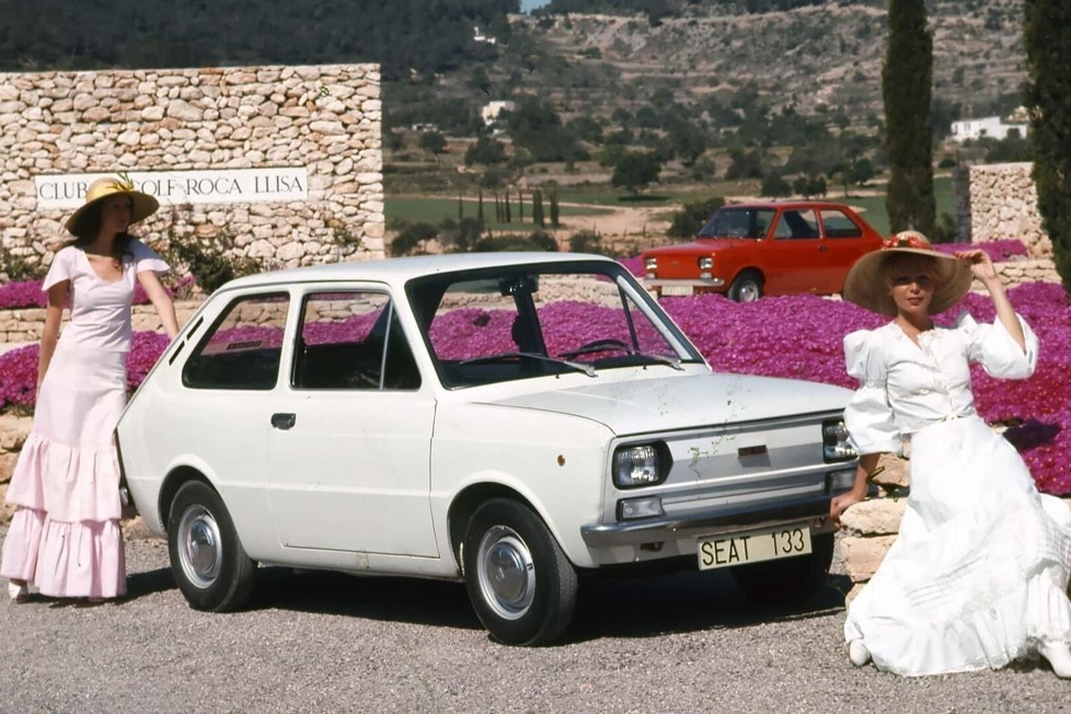 Der eckige Fiat 850 für Spanien mit Anleihen am 126 wurde nur durch Ursula Andress sexy