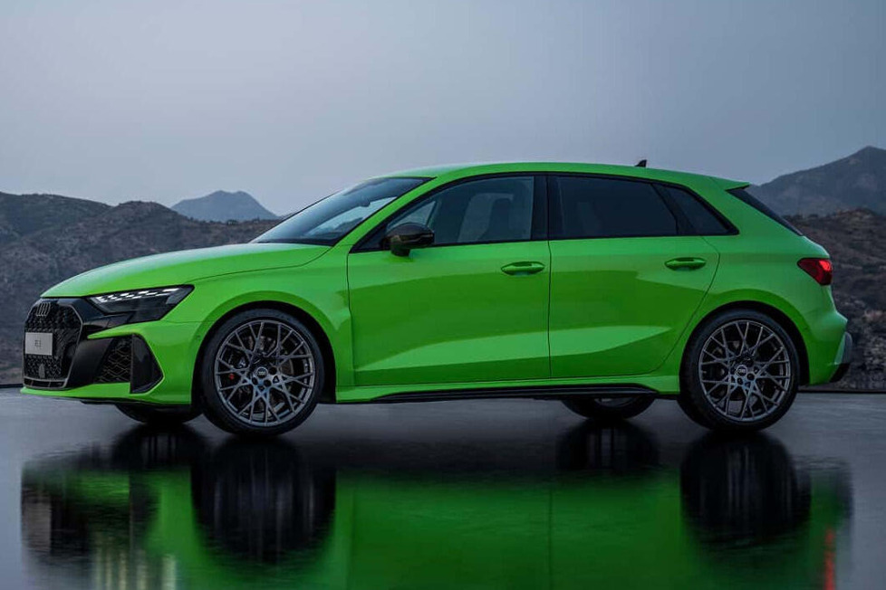 Der frisch geliftete Audi RS 3 ist nicht nur auf der Nordschleife schneller geworden, er soll laut Audi auch besser riechen: Gleich fünf Chemiker sorgen dafür