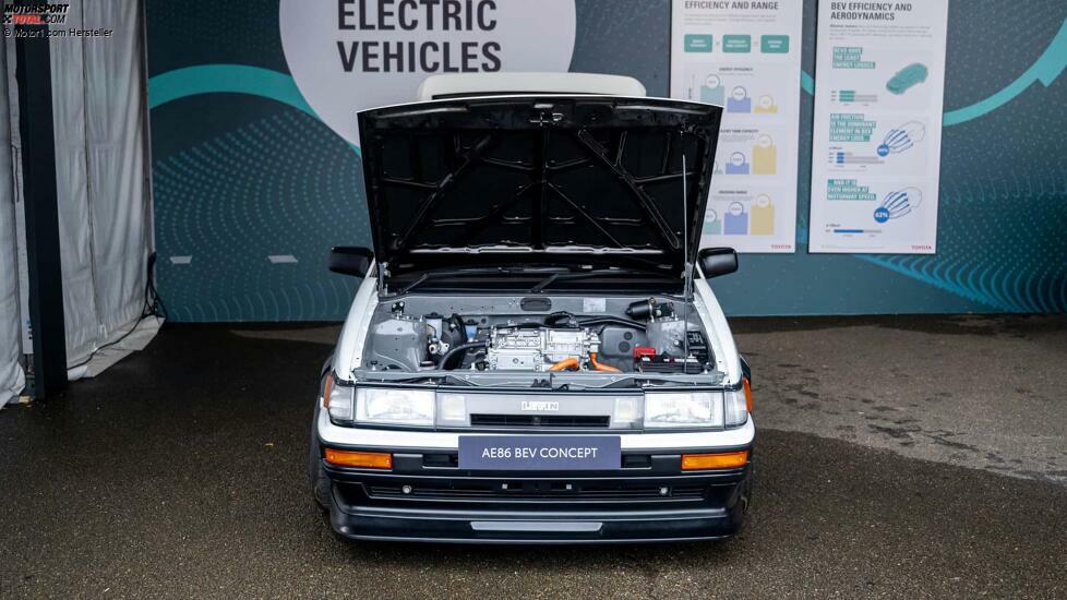 Toyota Corolla Levin AE86 BEV in der Sitzprobe