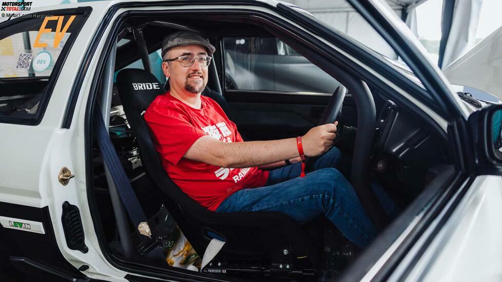 Toyota Corolla Levin AE86 BEV in der Sitzprobe