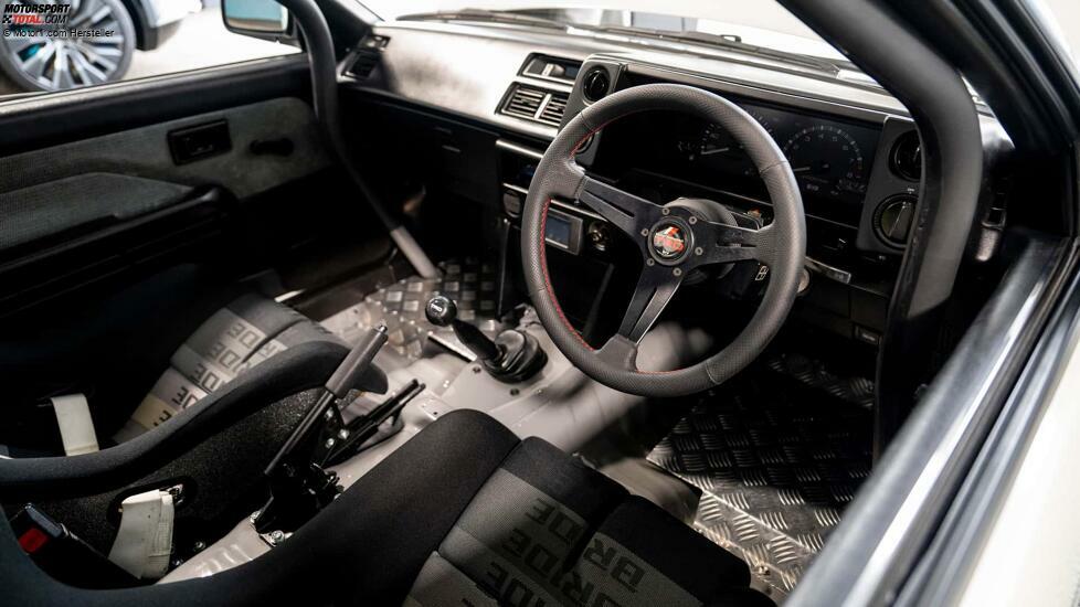 Toyota Corolla Levin AE86 BEV in der Sitzprobe