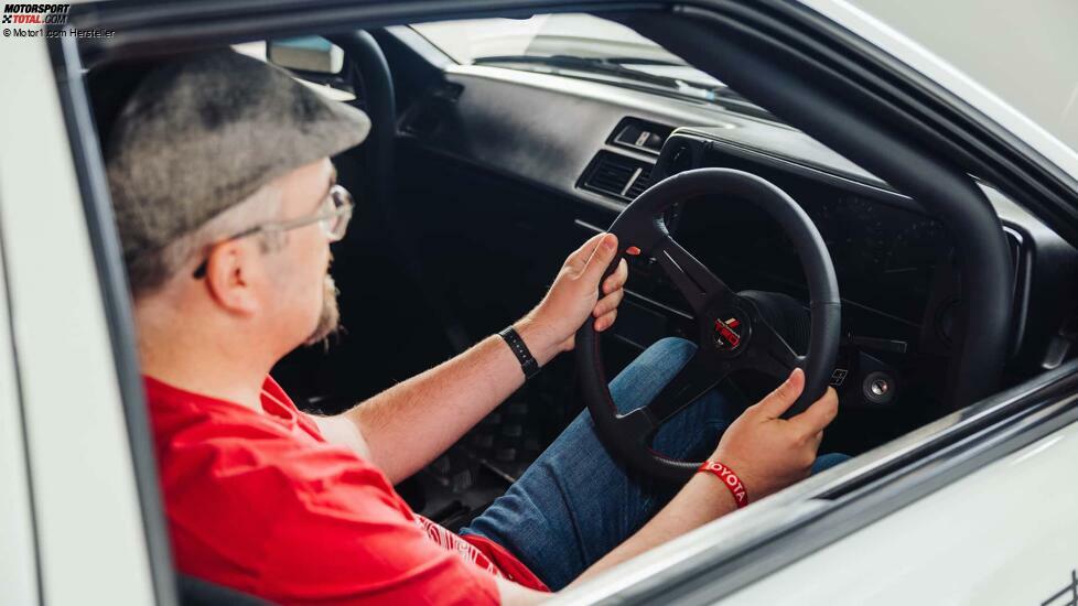 Toyota Corolla Levin AE86 BEV in der Sitzprobe